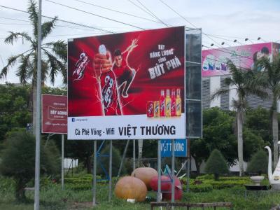 Bảng hiệu Việt Thương  phá cách